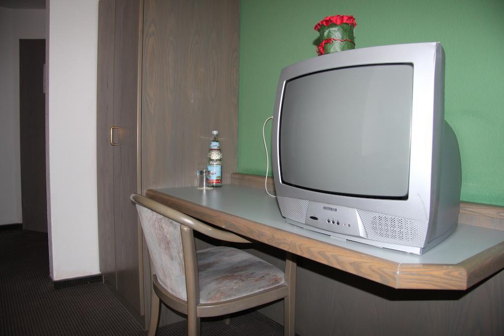 Hotel Am Schloss Neuenstein Room photo