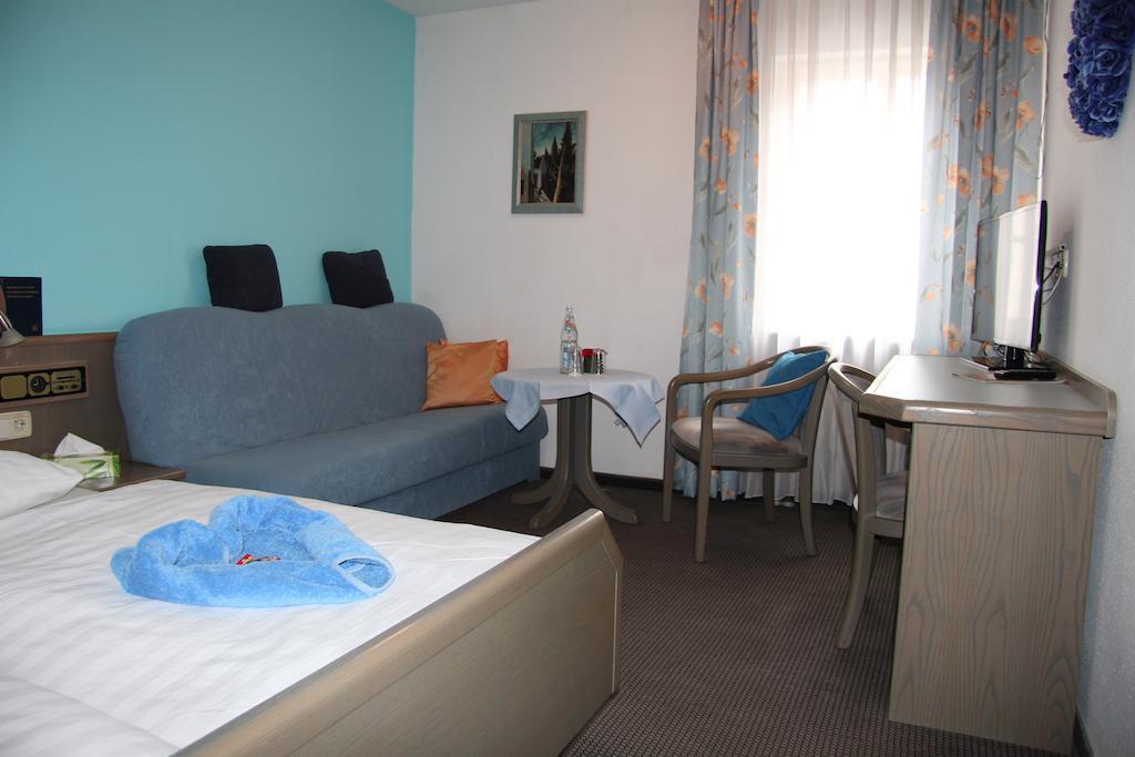 Hotel Am Schloss Neuenstein Room photo